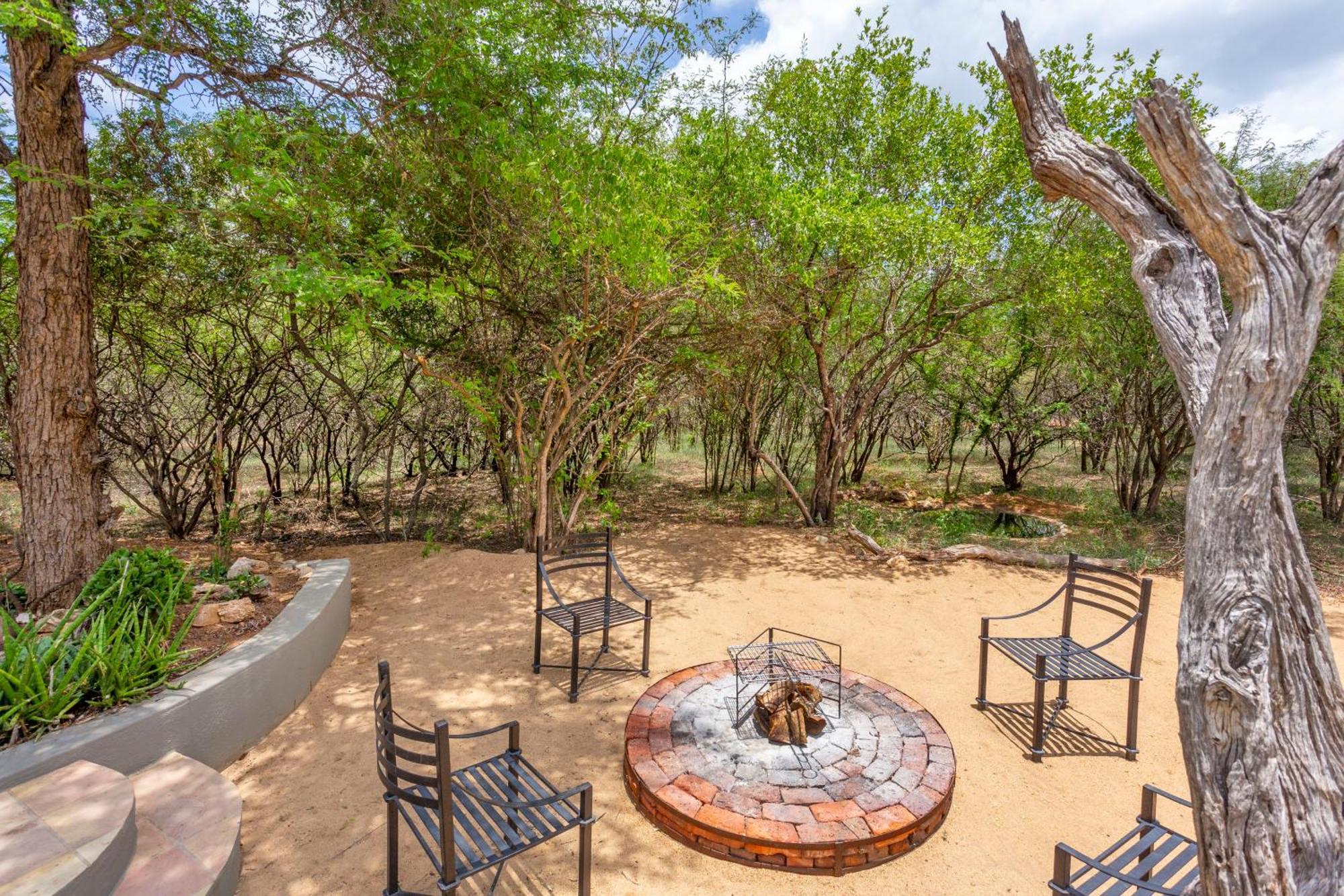 フッドスプルイト The Bush Houseヴィラ エクステリア 写真